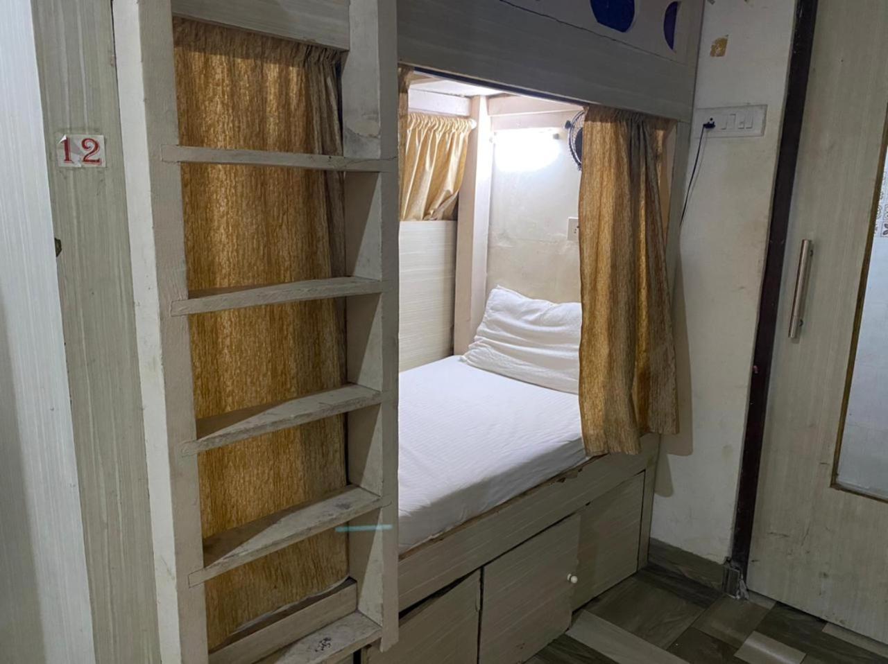 Airport Inn Residency ムンバイ エクステリア 写真