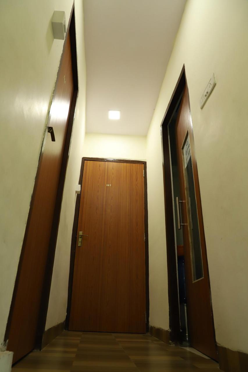 Airport Inn Residency ムンバイ エクステリア 写真